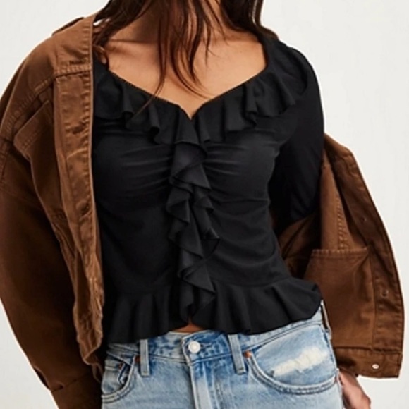 NWT FREE PEOPLE Irena Long Sleeve Ruffle Detail Black Knit Top Size Medium - Picture 2 of 4